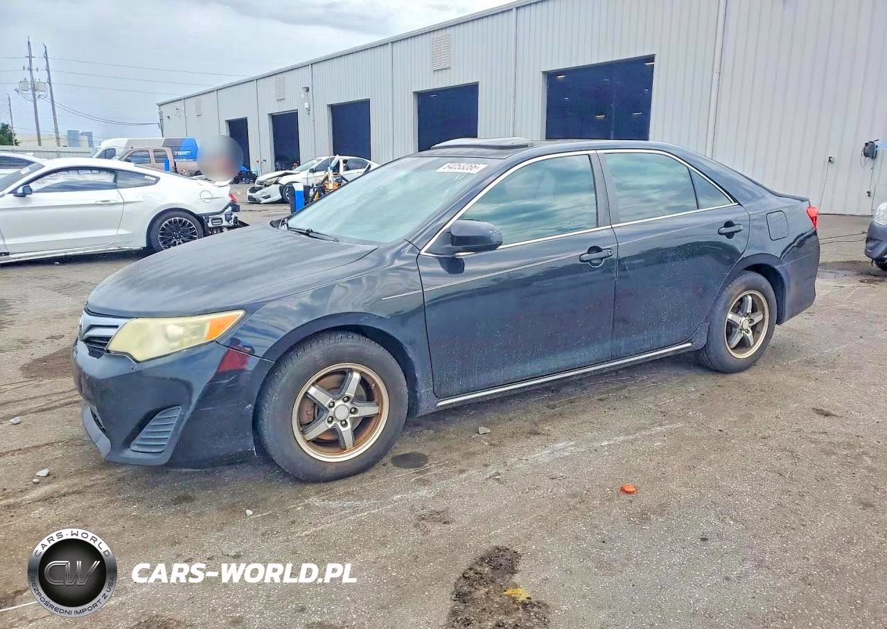 2012 Toyota Camry Le – zdjęcie 1 z 12