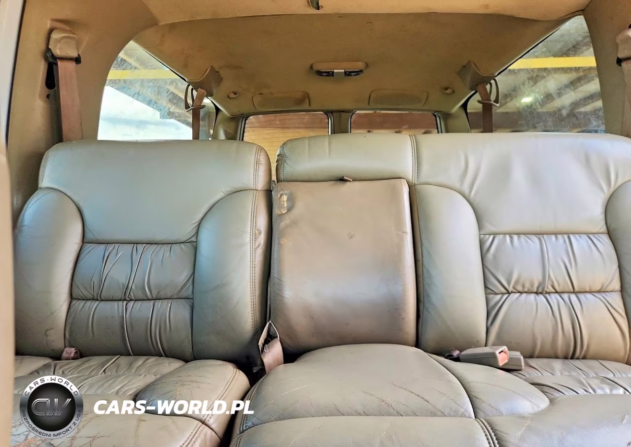 1998 Chevrolet Suburban C1500 VIN:3GNEC16R9WG137684 - 10