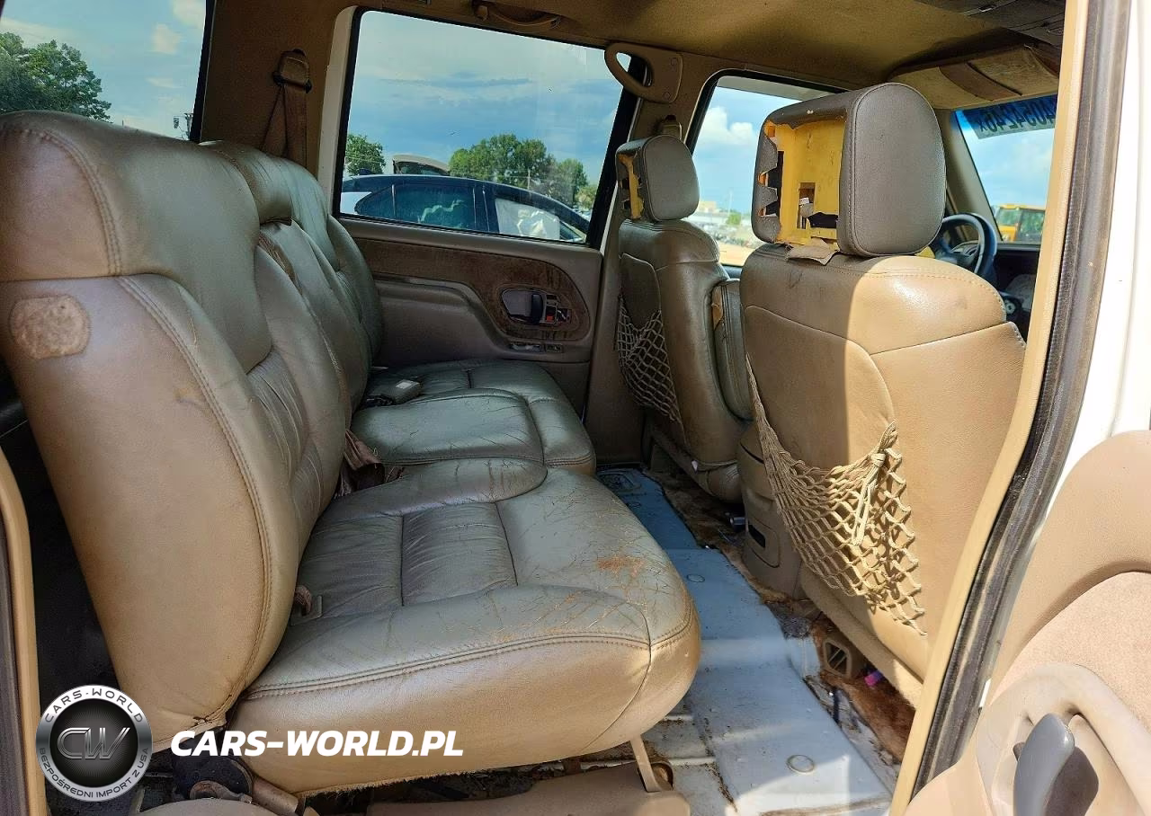 1998 Chevrolet Suburban C1500 VIN:3GNEC16R9WG137684 - 11