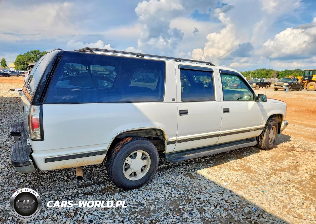 1998 Chevrolet Suburban C1500 VIN:3GNEC16R9WG137684 - 3