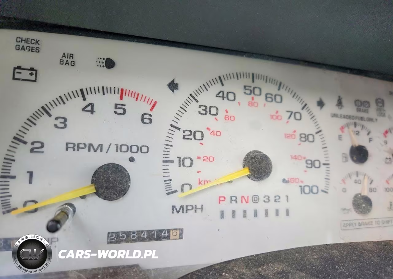 1998 Chevrolet Suburban C1500 VIN:3GNEC16R9WG137684 - 9