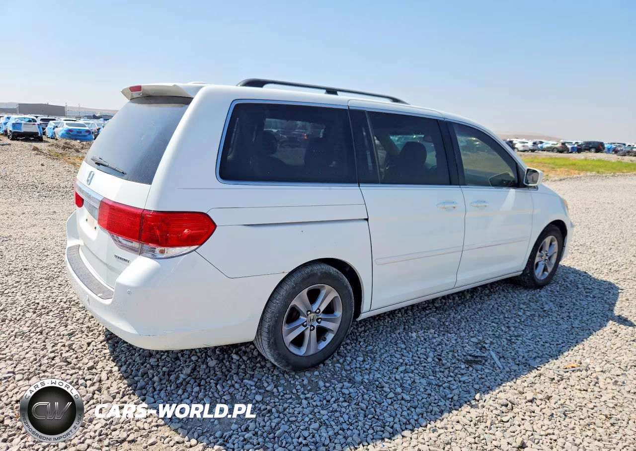 2010 Honda Odyssey Touring VIN:5FNRL3H90AB047342 - 3