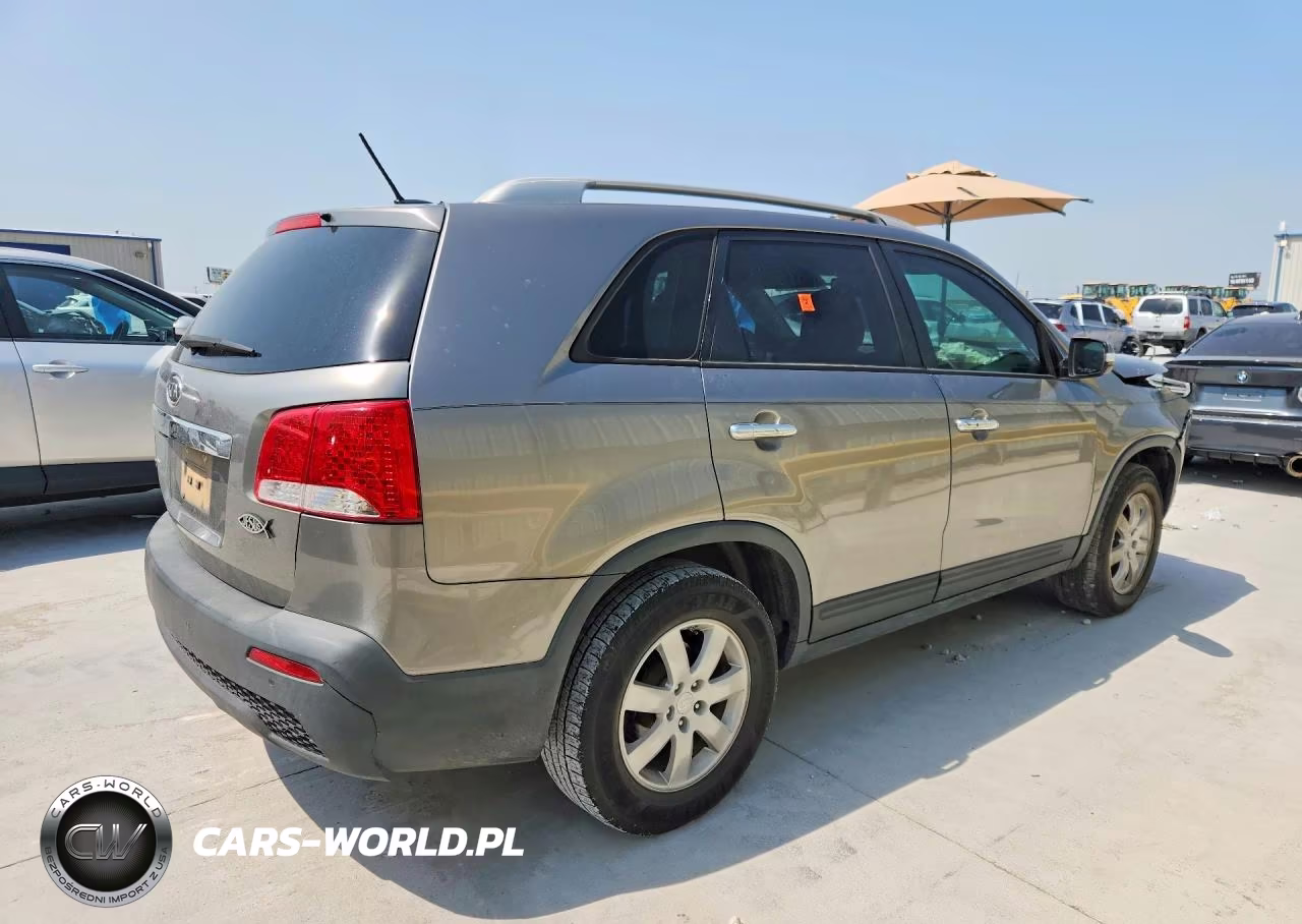 2011 Kia Sorento Lx VIN:5XYKT4A13BG110200 - 3
