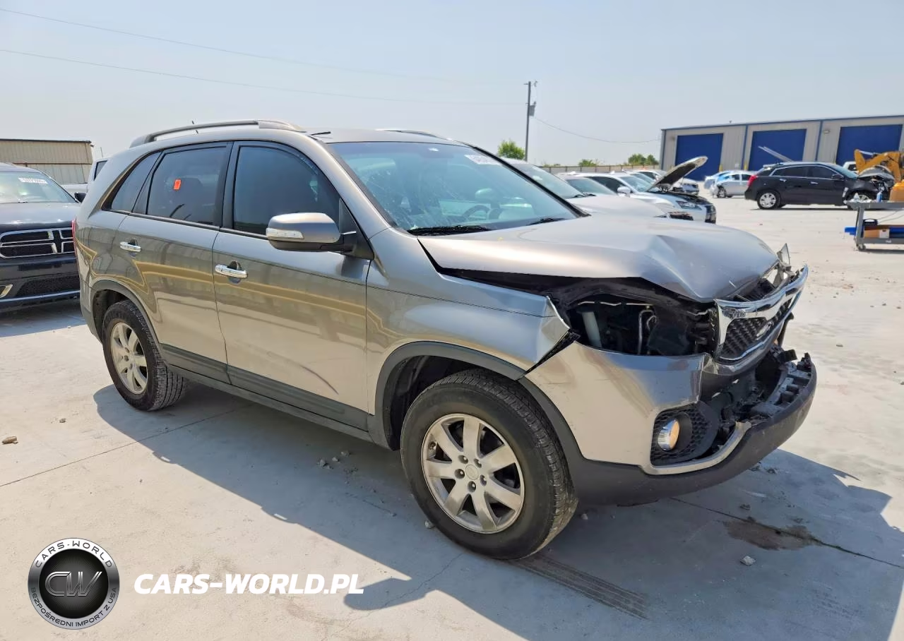 2011 Kia Sorento Lx VIN:5XYKT4A13BG110200 - 4