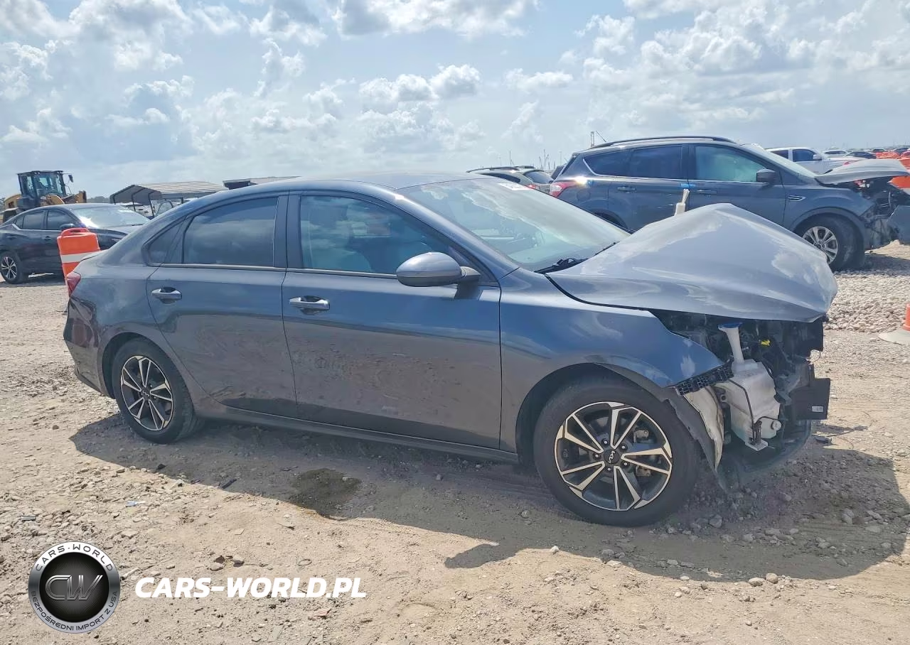 2023 Kia Forte Lxs VIN:3KPF24AD8PE541313 - 4