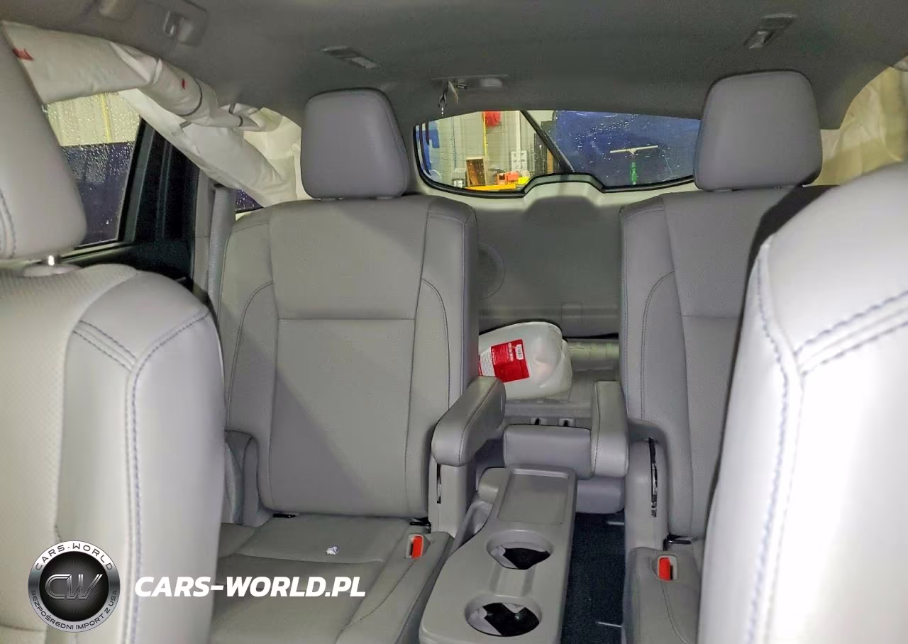 2019 Toyota Highlander Limited Platinum VIN:5TDDZRFH0KS991726 - 10