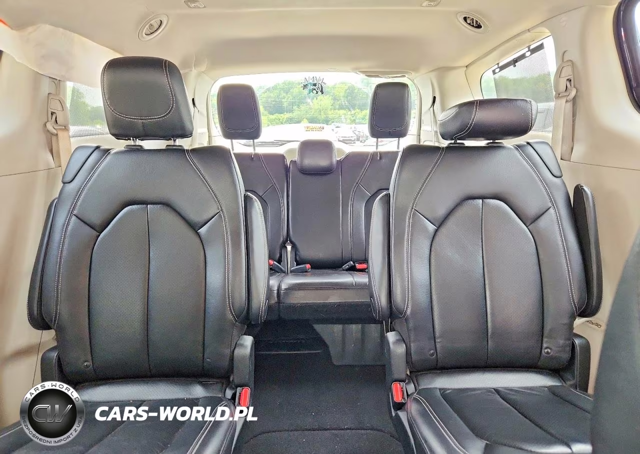 2022 Chrysler Pacifica Touring L VIN:2C4RC1BG9NR128734 - 10