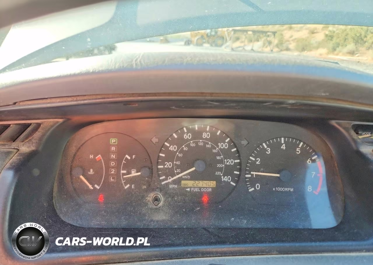 2000 Toyota Camry Le VIN:JT2BG22K6Y0404066 - 9