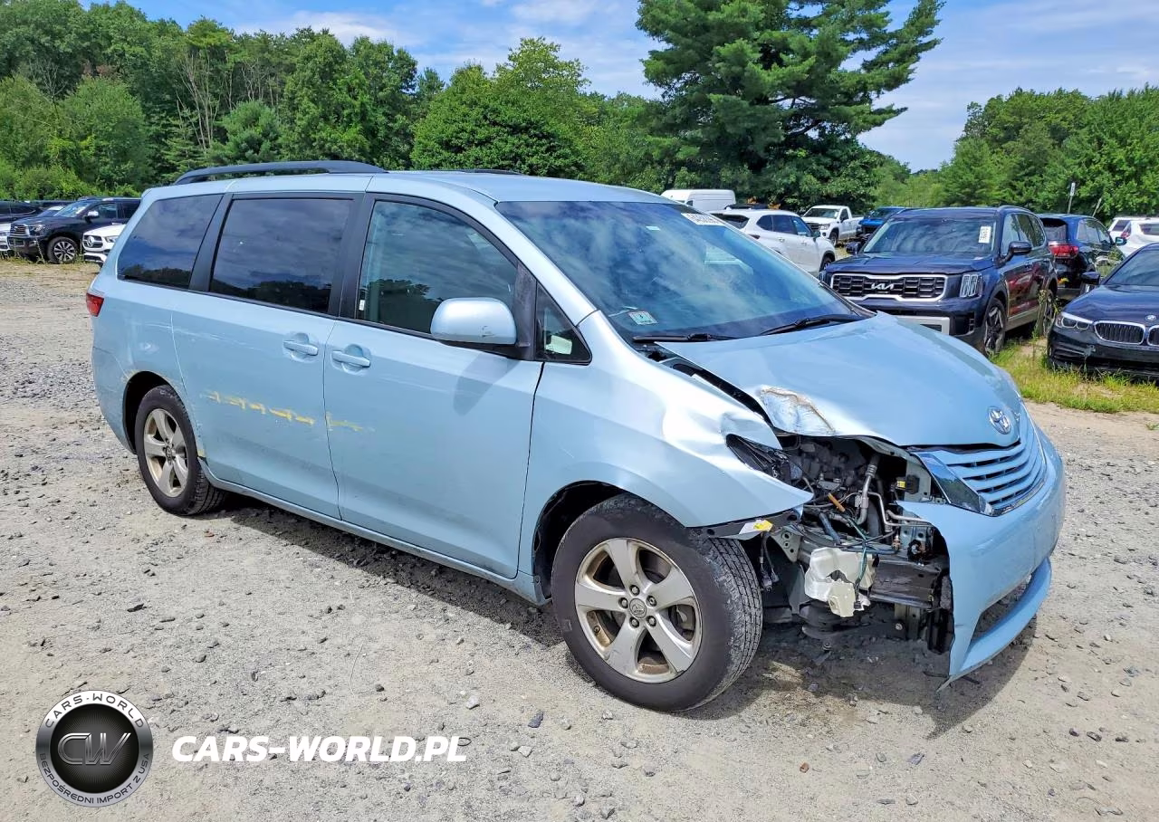 2015 Toyota Sienna Le VIN:5TDKK3DC3FS536889 - 4