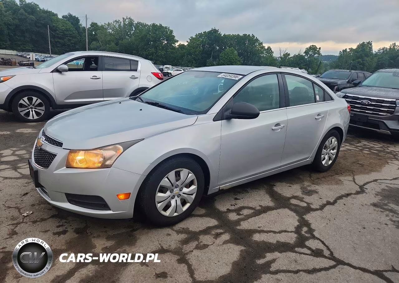 2012 Chevrolet Cruze Ls – zdjęcie 1 z 12