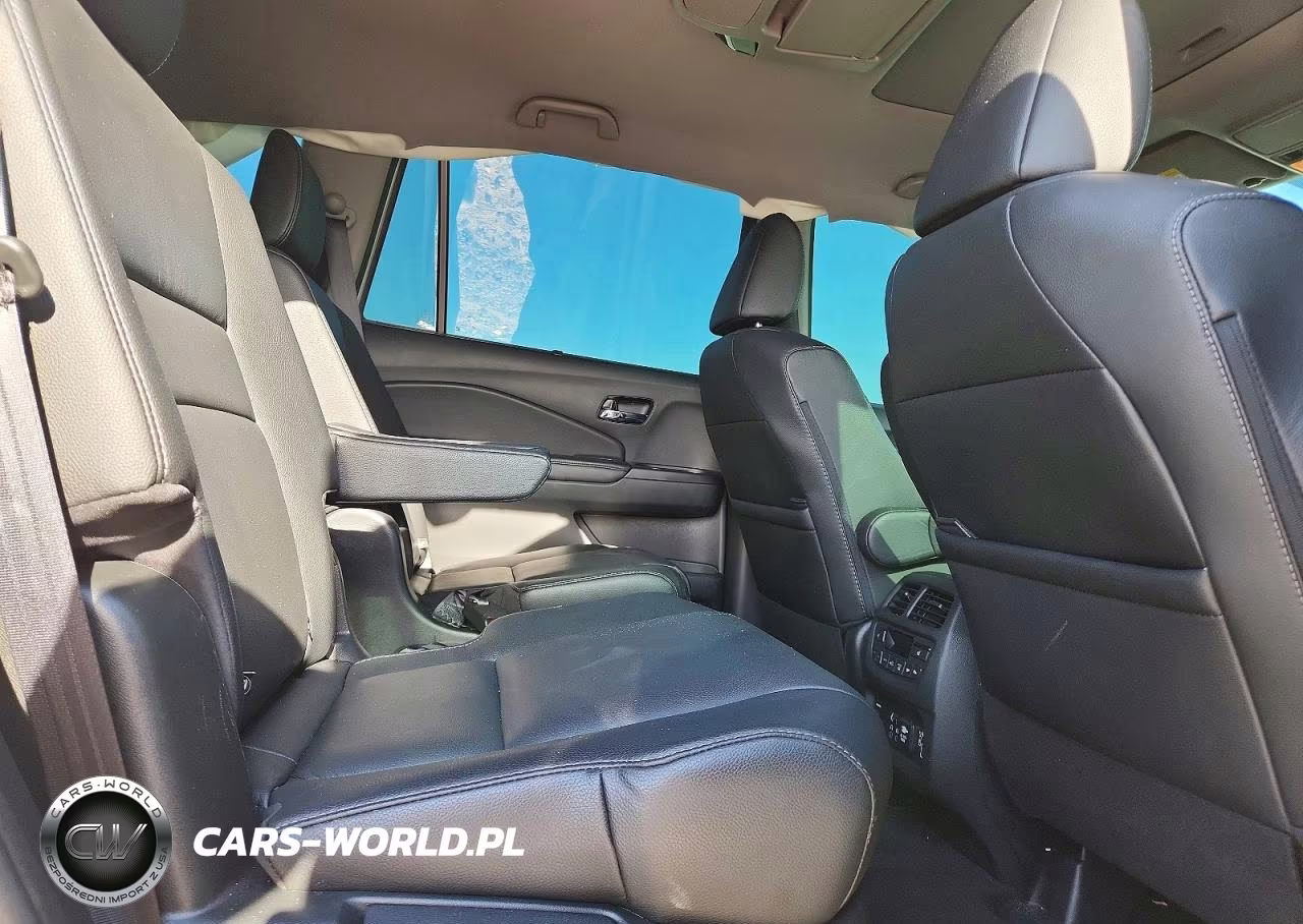 2022 Honda Pilot Touring VIN:5FNYF5H60NB020572 - 11