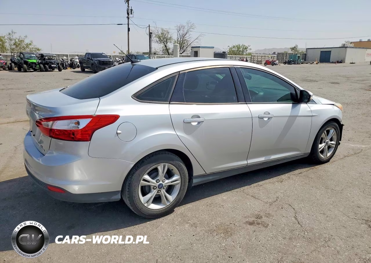 2014 Ford Focus Se VIN:1FADP3F27EL110305 - 3