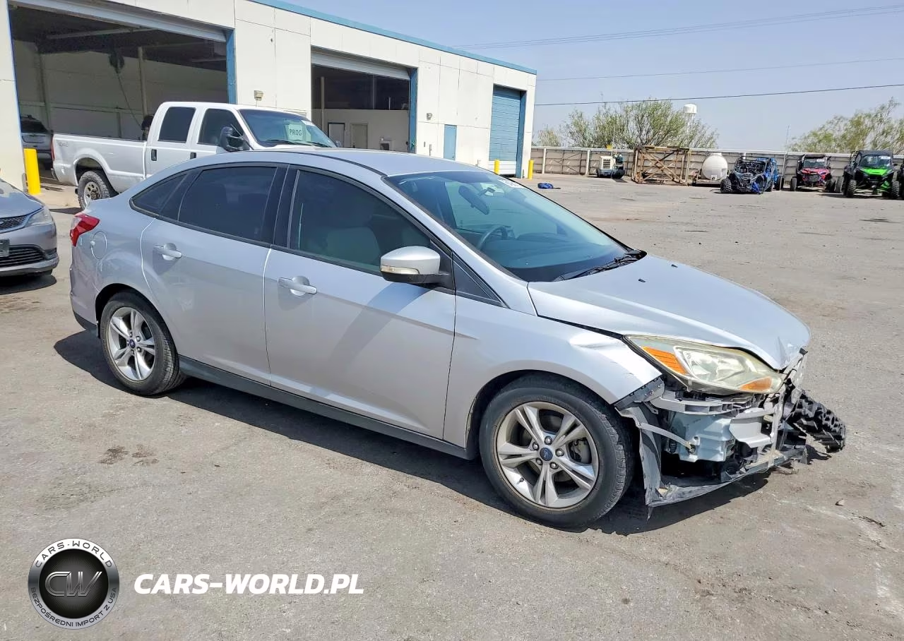 2014 Ford Focus Se VIN:1FADP3F27EL110305 - 4