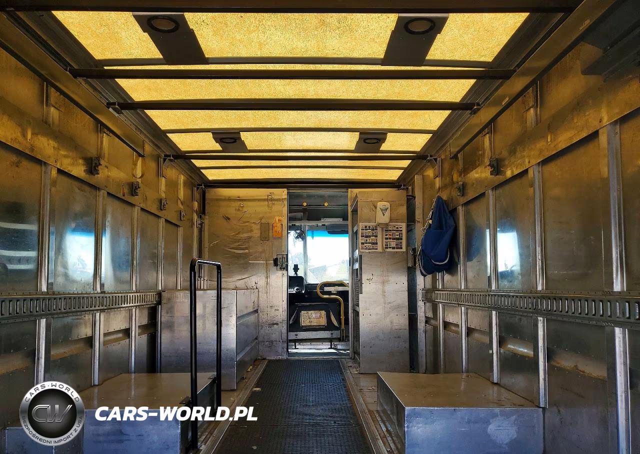 2010 Ford E450 Delivery Truck VIN:1FC4E4KL0ADB01020 - 10