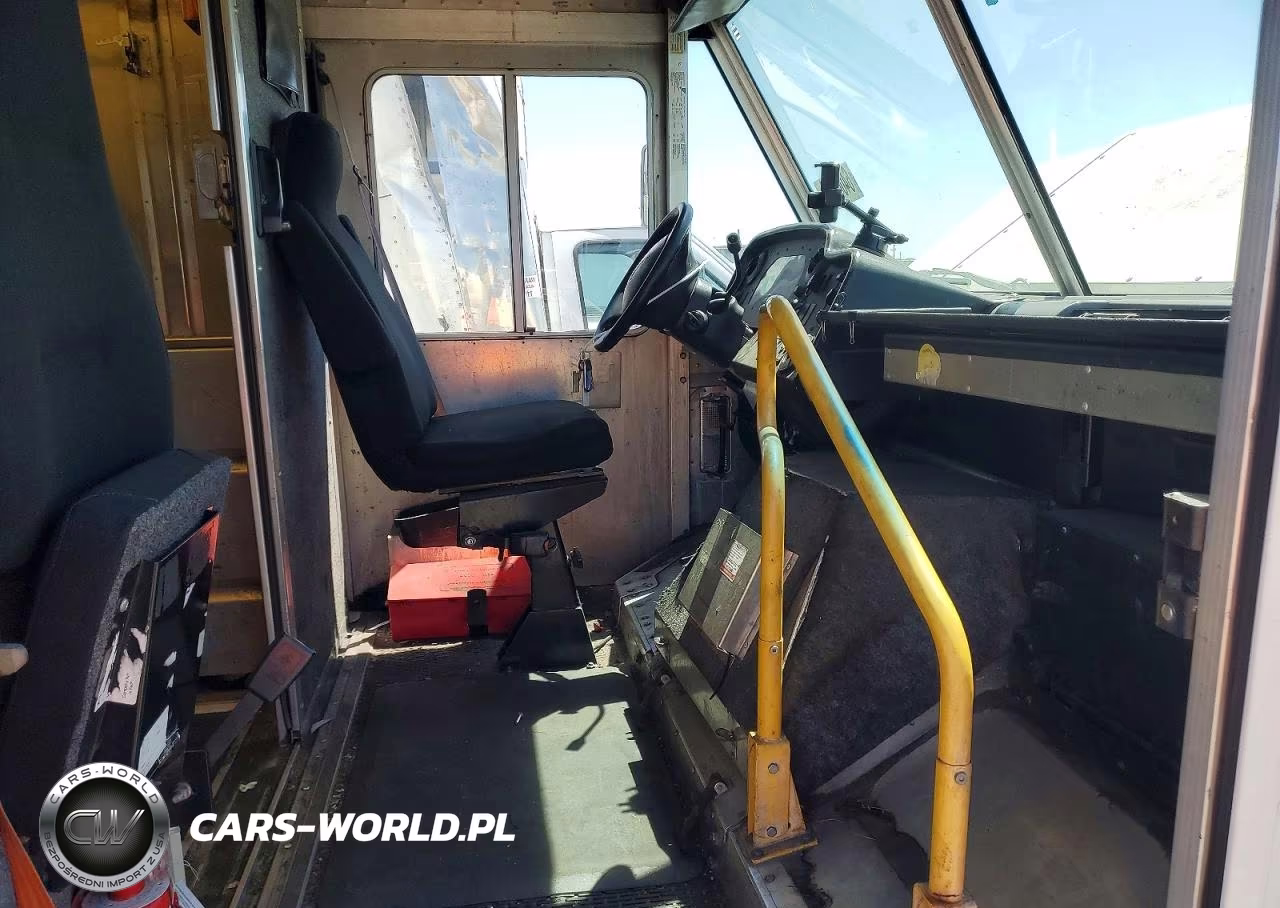 2010 Ford E450 Delivery Truck VIN:1FC4E4KL0ADB01020 - 7