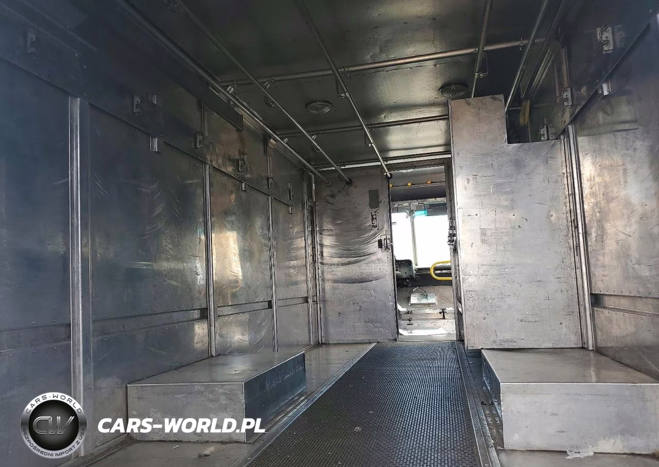 2005 Freightliner Mt45 Chassis Delivery Truck VIN:4UZAANBW15CU14941 - 10