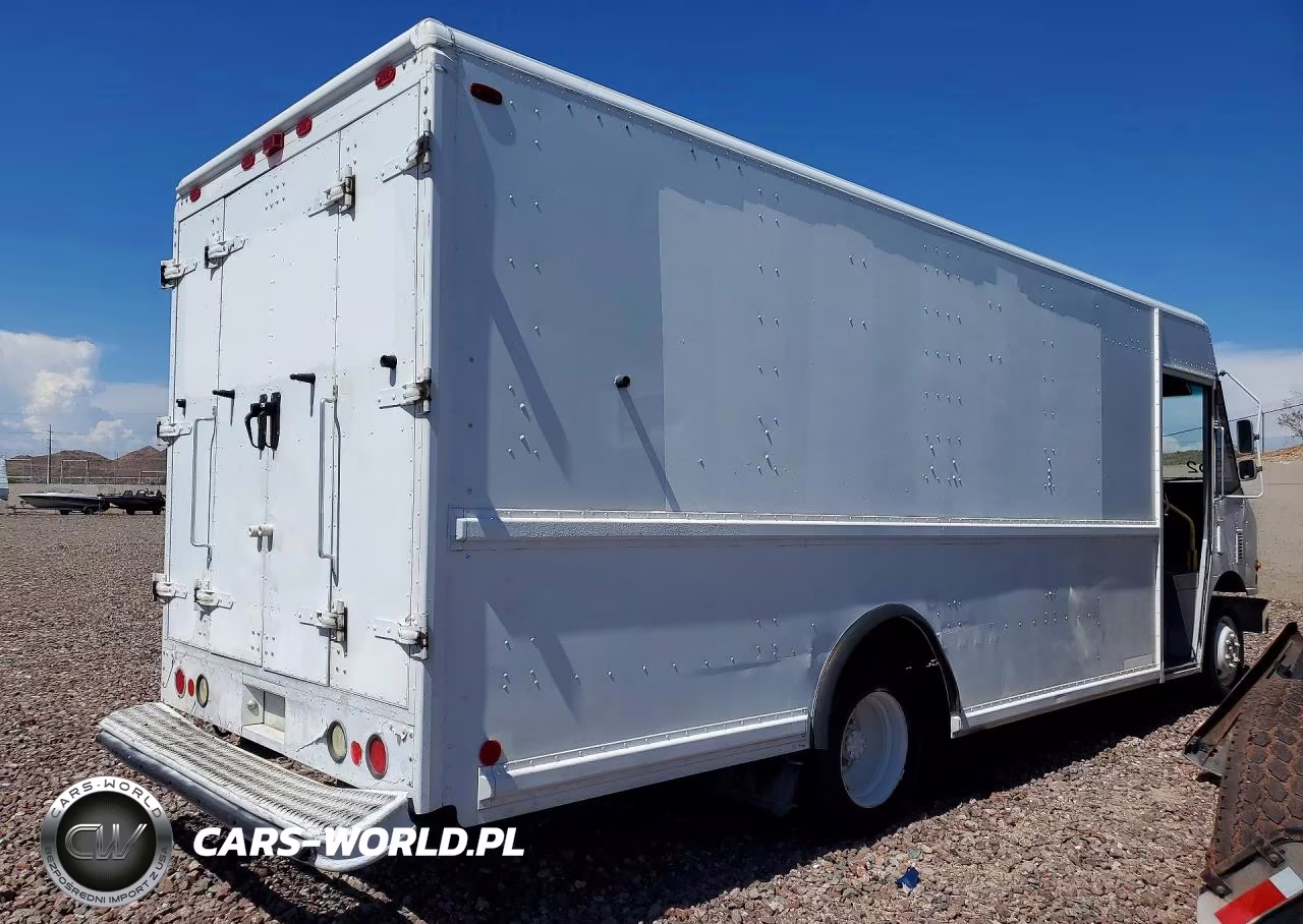 2005 Freightliner Mt45 Chassis Delivery Truck VIN:4UZAANBW15CU14941 - 3