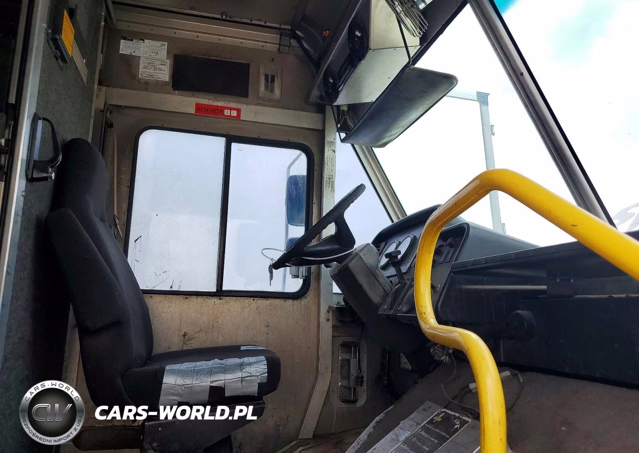 2005 Freightliner Mt45 Chassis Delivery Truck VIN:4UZAANBW15CU14941 - 7