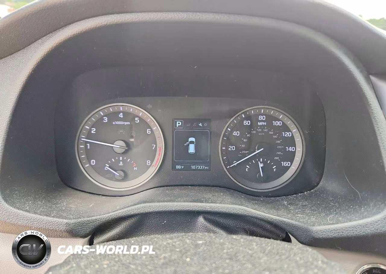 2018 Hyundai Tucson Sport VIN:KM8J33ALXJU819710 - 9