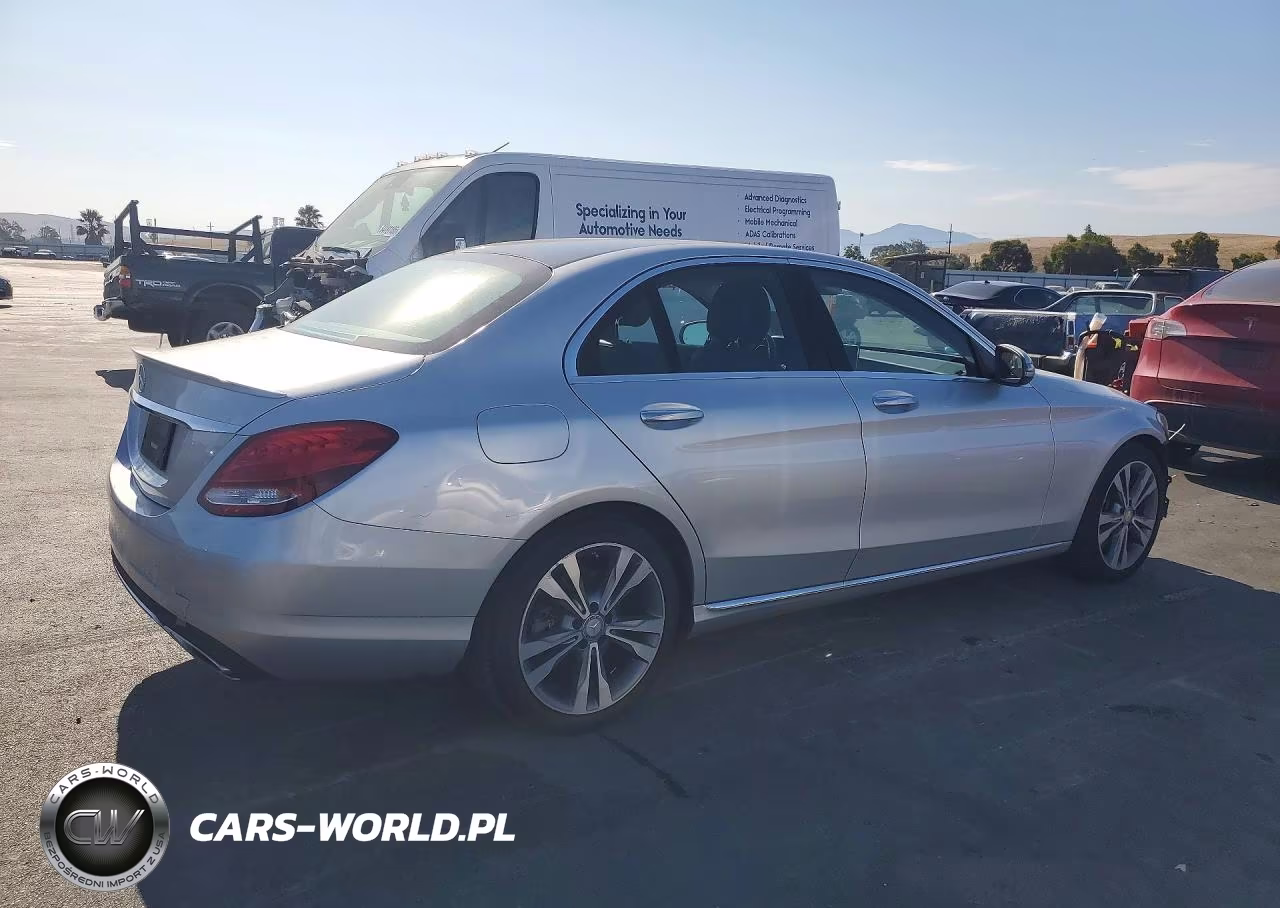 2016 Mercedes-Benz C 300 VIN:55SWF4JB9GU141479 - 3