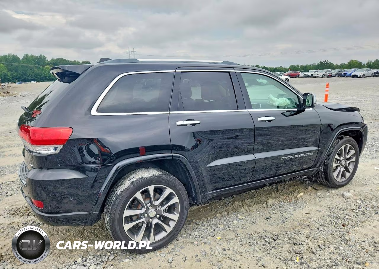 2018 Jeep Grand Cherokee Overland VIN:1C4RJECG6JC193698 - 3