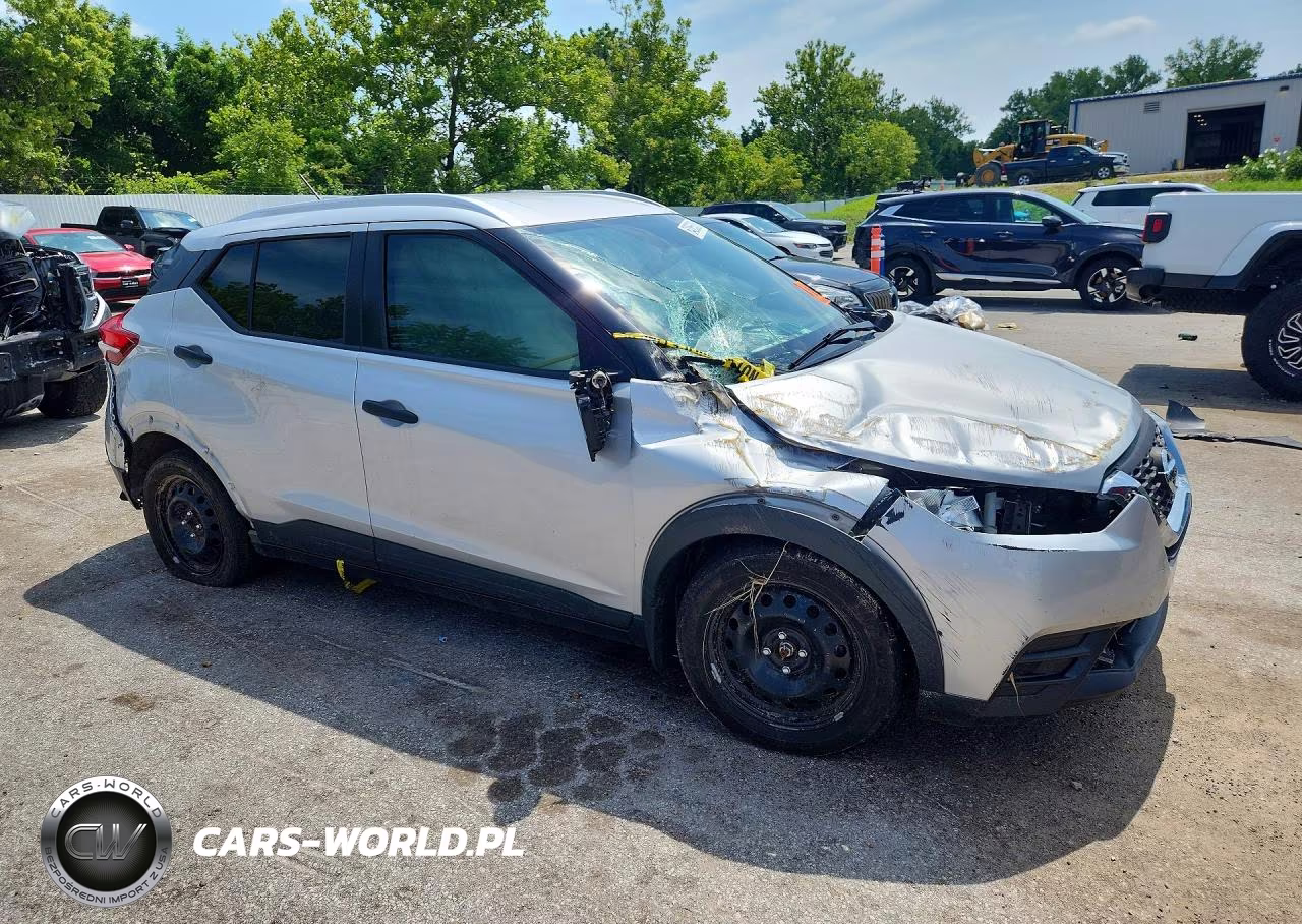 2019 Nissan Kicks S VIN:3N1CP5CU7KL534769 - 4