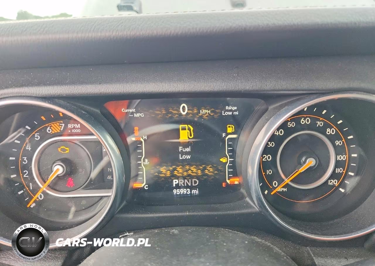 2018 Jeep Wrangler Unlimited Sahara VIN:1C4HJXEN4JW325858 - 9