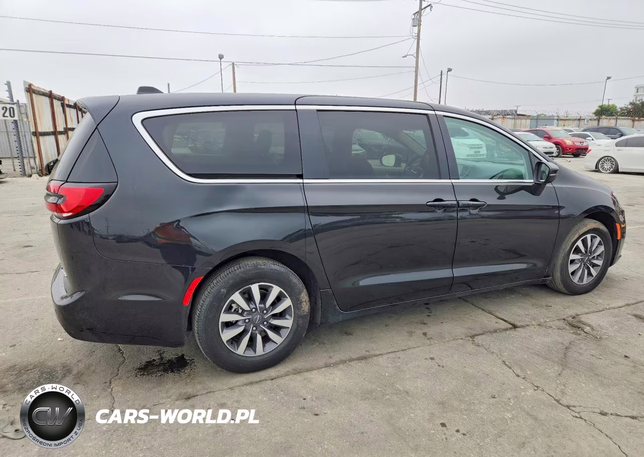 2023 Chrysler Pacifica Hybrid Touring L VIN:2C4RC1L75PR626219 - 3