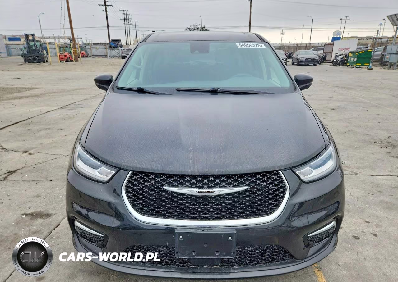 2023 Chrysler Pacifica Hybrid Touring L VIN:2C4RC1L75PR626219 - 5