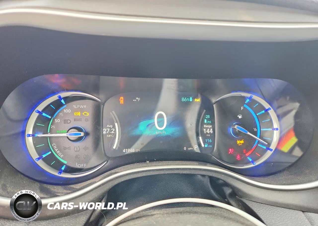 2023 Chrysler Pacifica Hybrid Touring L VIN:2C4RC1L75PR626219 - 9