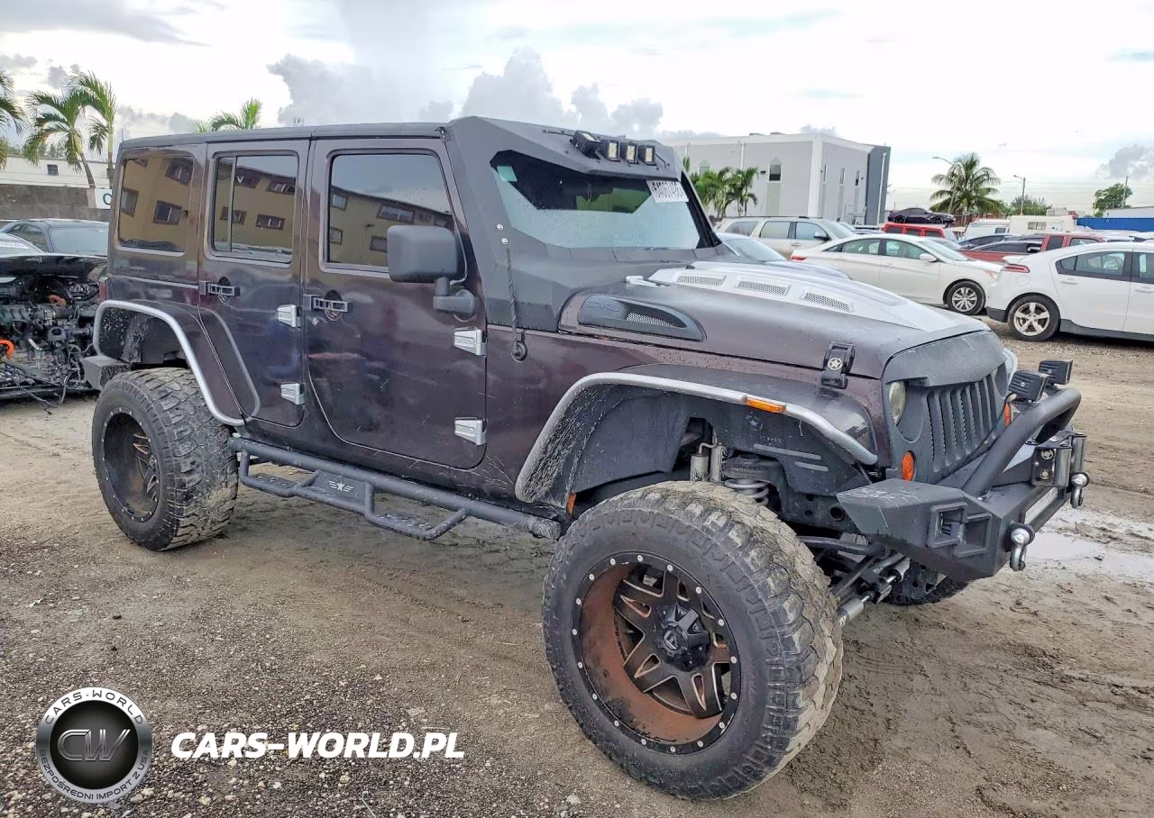 2012 Jeep Wrangler Unlimited Sahara VIN:1C4BJWEG0CL243793 - 4