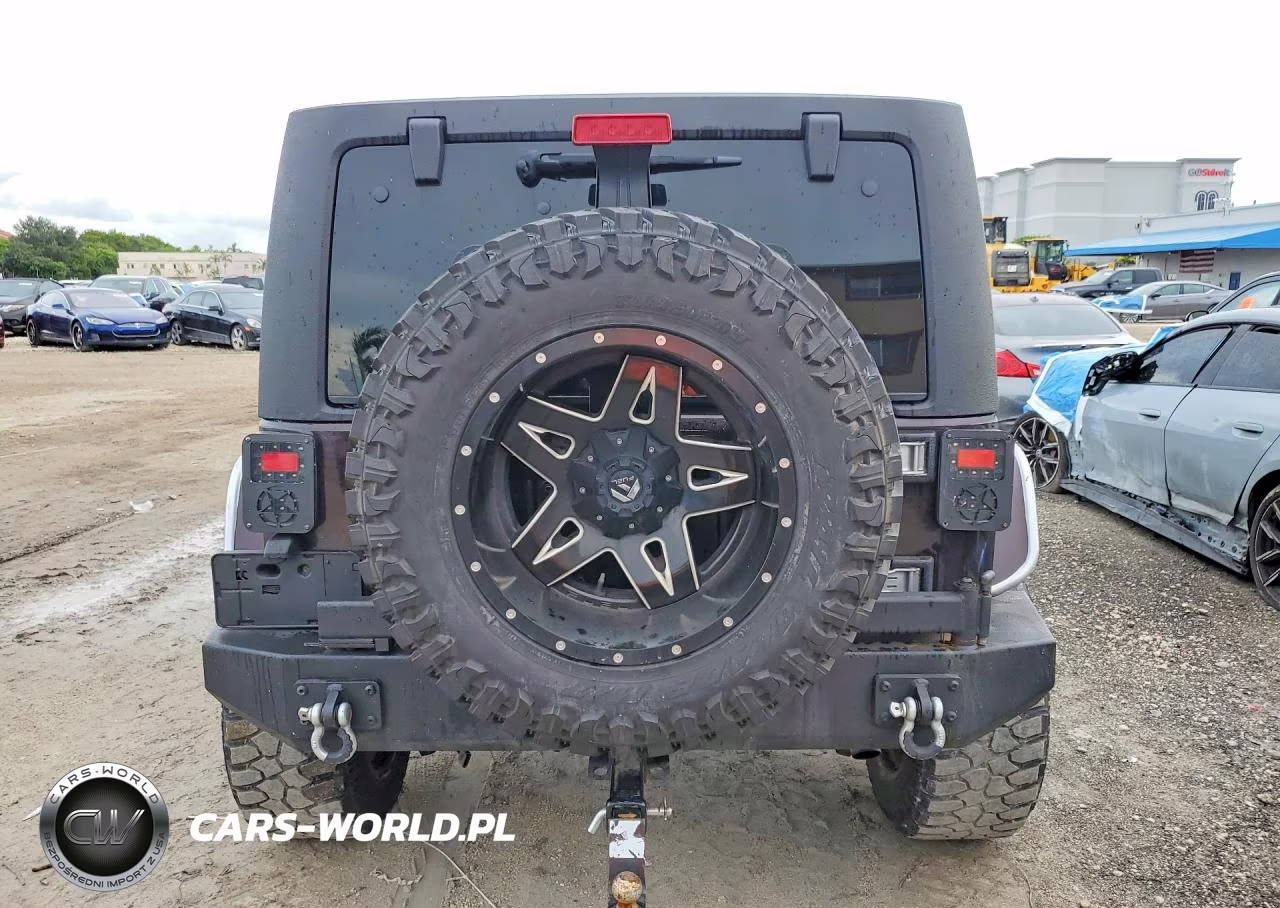 2012 Jeep Wrangler Unlimited Sahara VIN:1C4BJWEG0CL243793 - 6