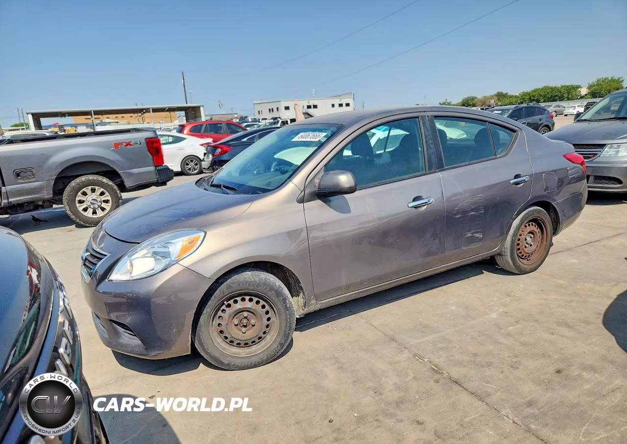 2012 Nissan Versa Sv