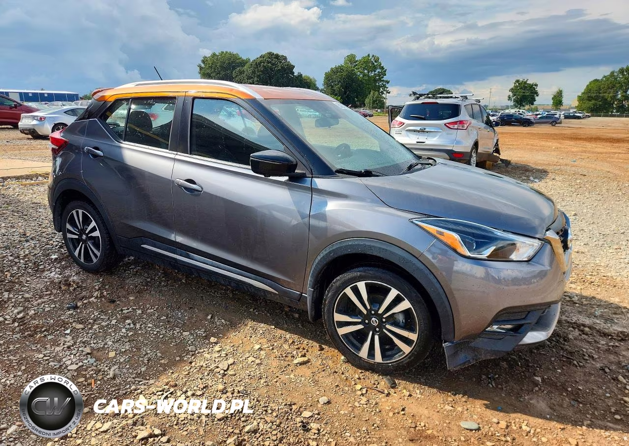 2018 Nissan Kicks S VIN:3N1CP5CU6JL523261 - 4