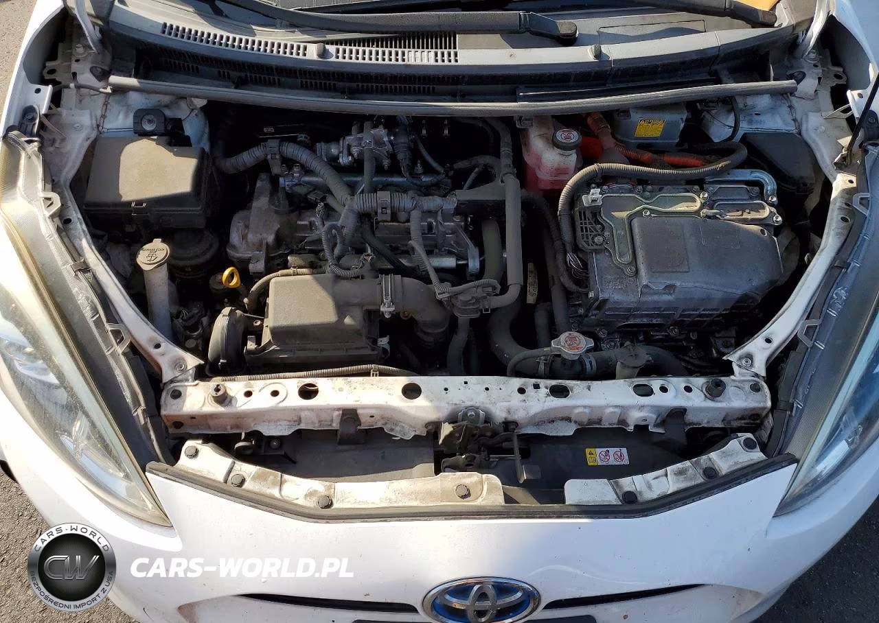 2018 Toyota Prius C Two VIN:JTDKDTB37J1617283 - 11