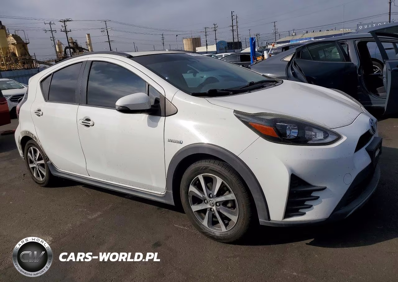 2018 Toyota Prius C Two VIN:JTDKDTB37J1617283 - 4