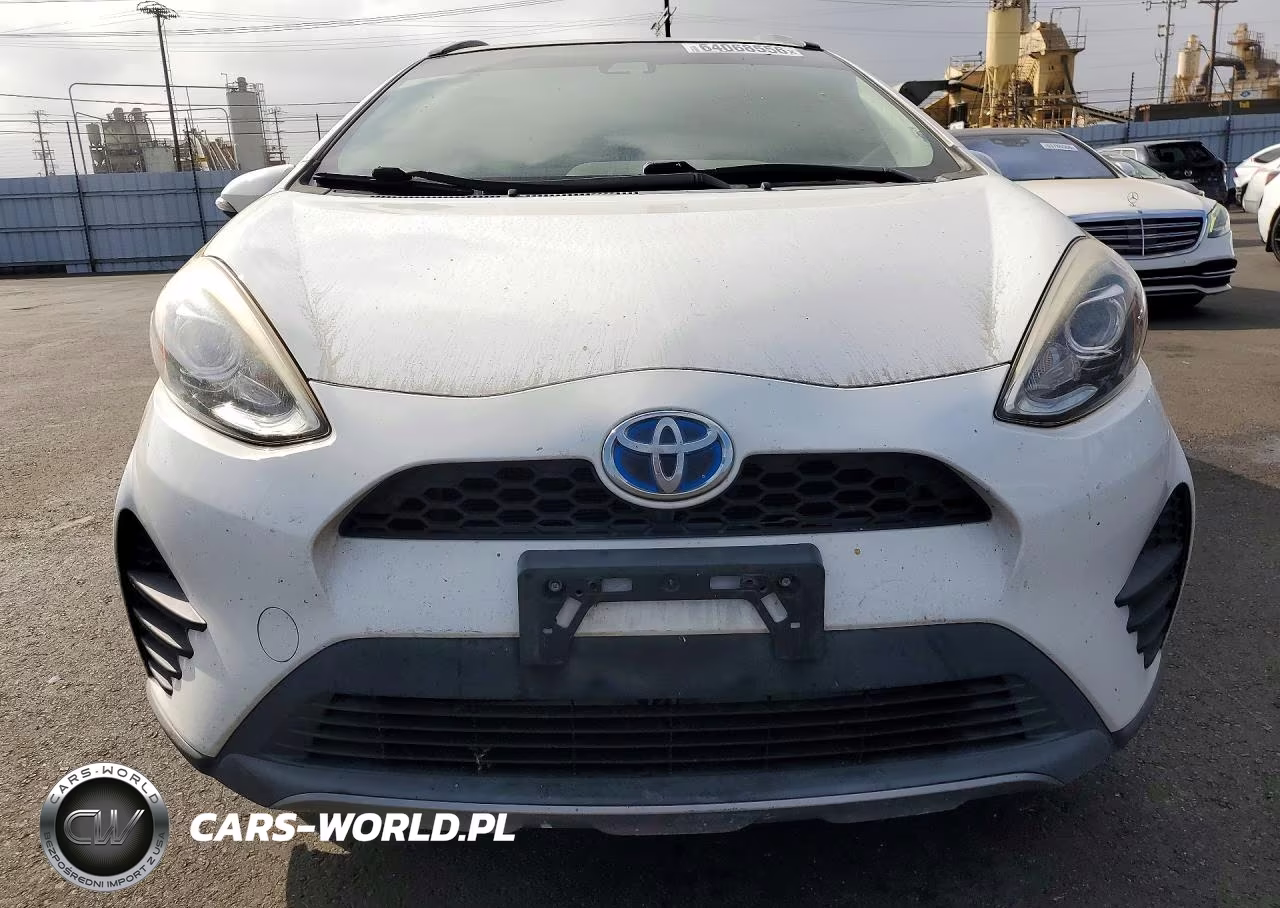 2018 Toyota Prius C Two VIN:JTDKDTB37J1617283 - 5
