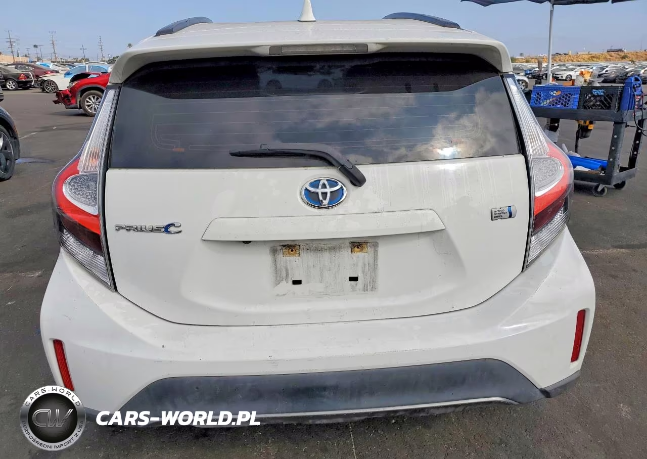 2018 Toyota Prius C Two VIN:JTDKDTB37J1617283 - 6