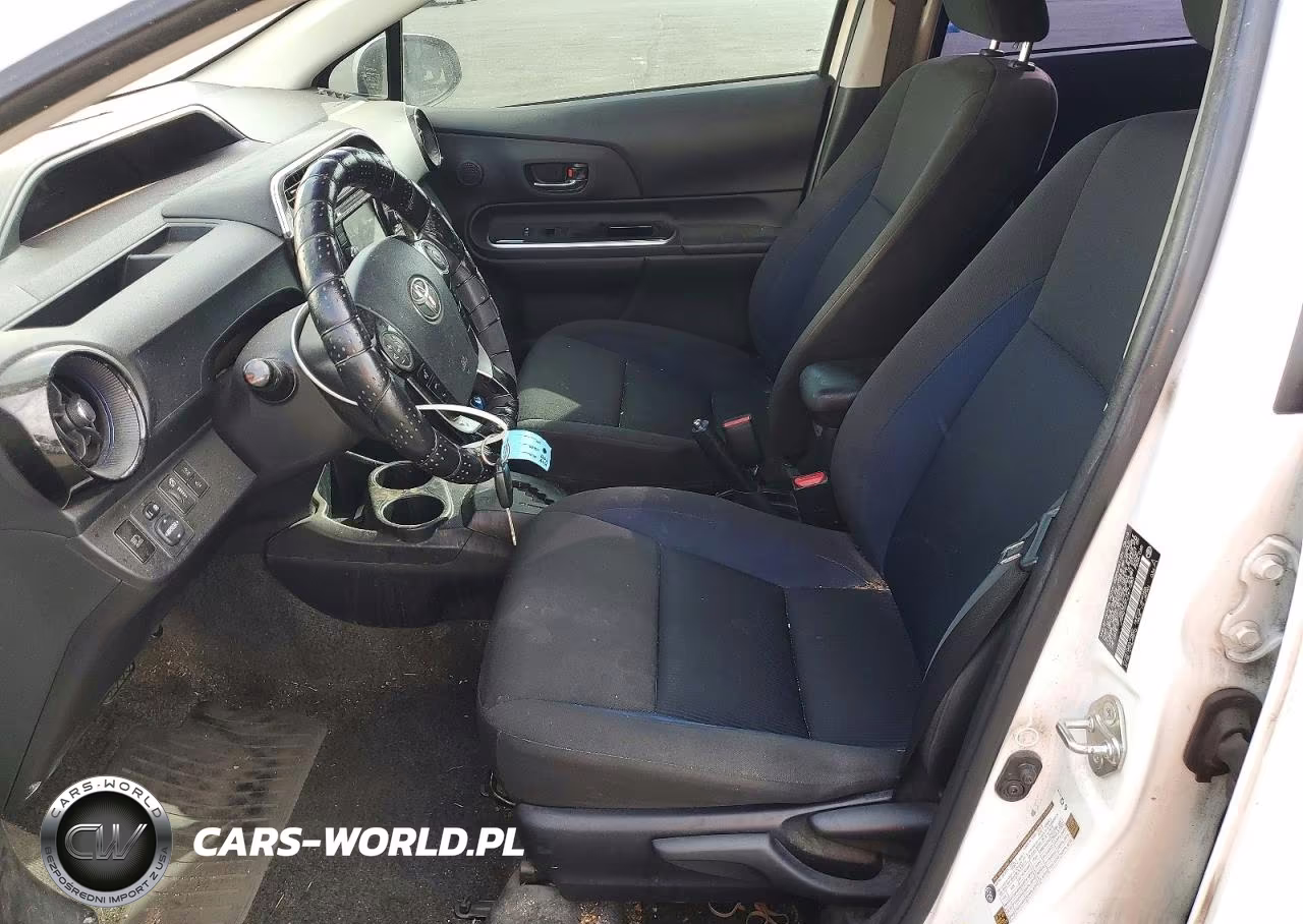 2018 Toyota Prius C Two VIN:JTDKDTB37J1617283 - 7