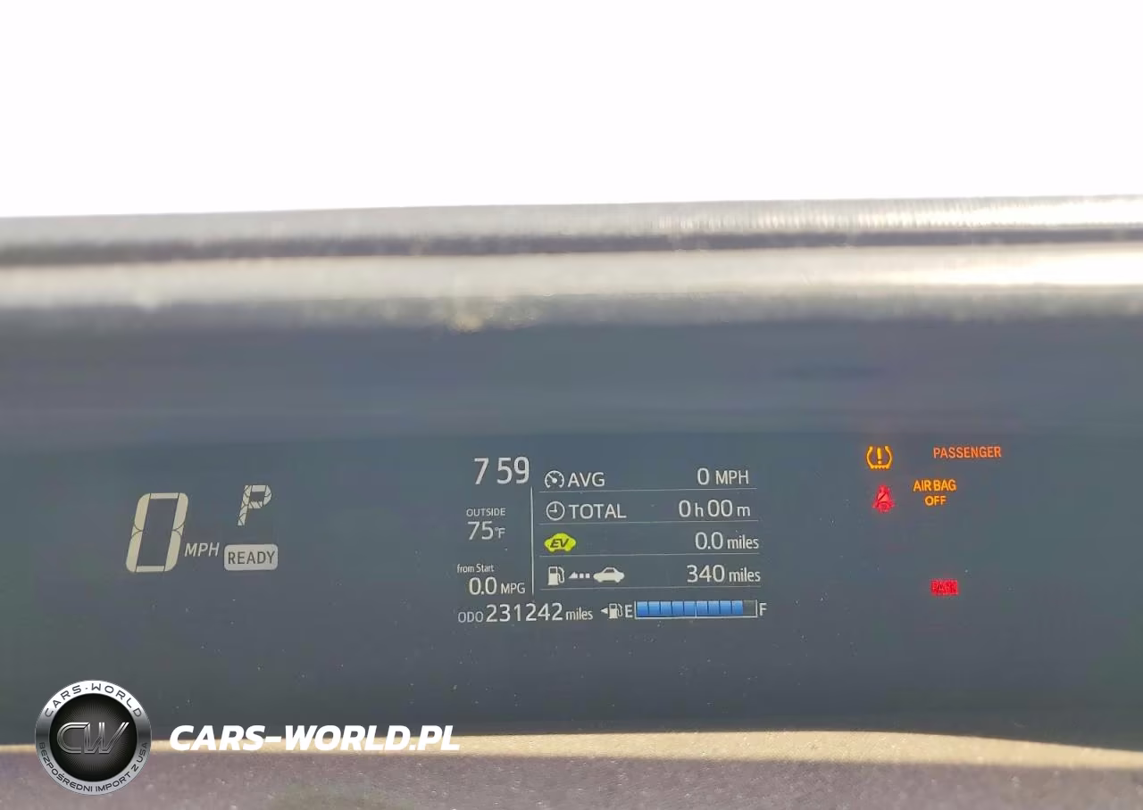 2018 Toyota Prius C Two VIN:JTDKDTB37J1617283 - 9