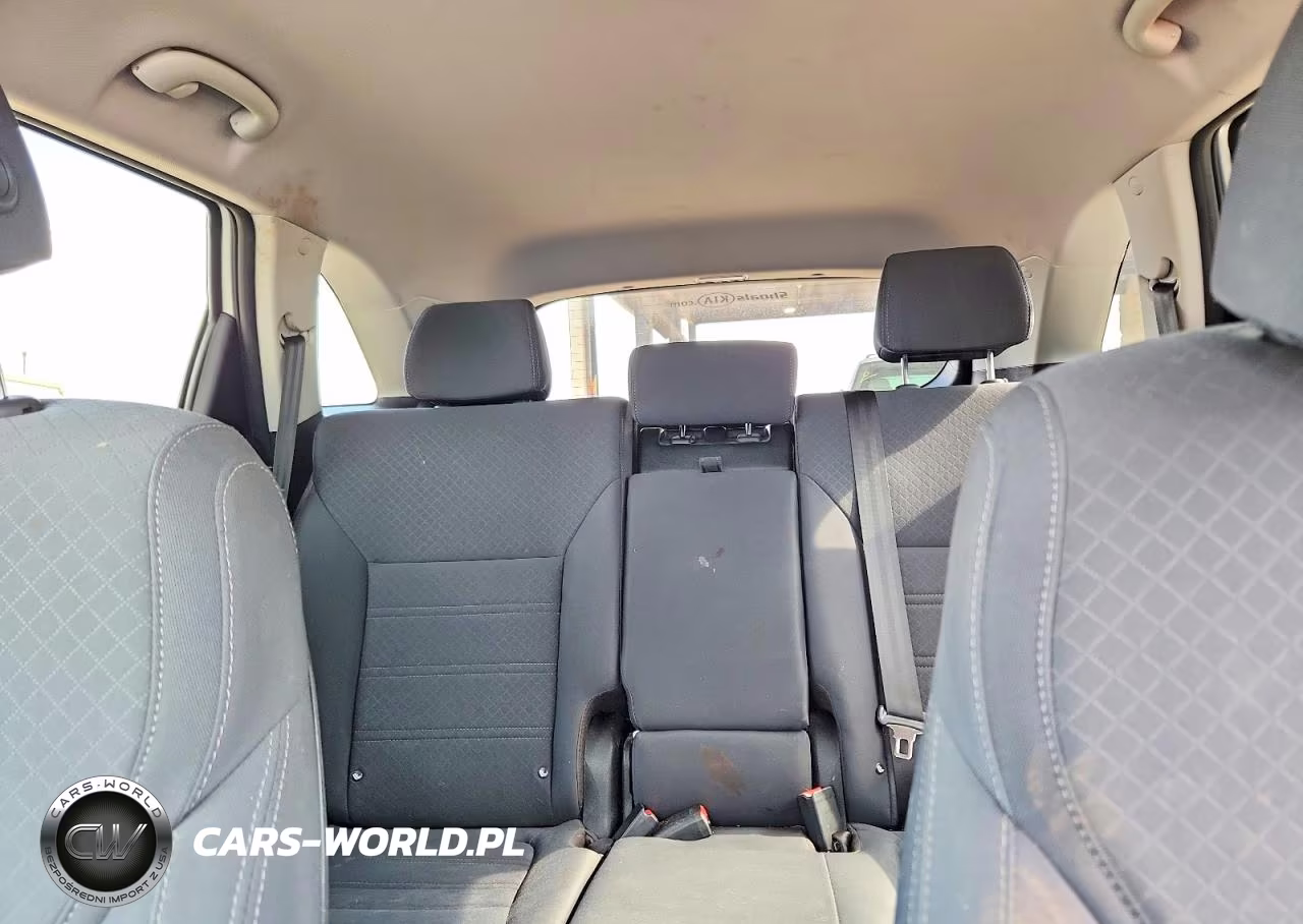 2018 Kia Sorento L VIN:5XYPG4A36JG345068 - 10