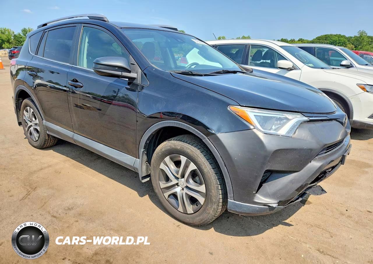 2018 Toyota Rav4 Le VIN:2T3BFREV6JW858151 - 4