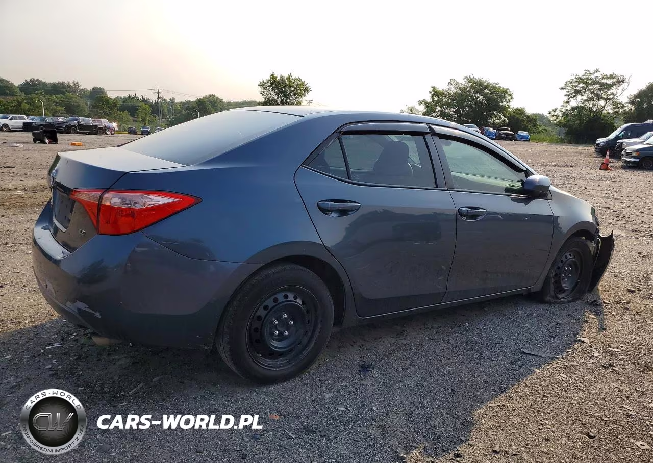 2018 Toyota Corolla Le VIN:2T1BURHE3JC067684 - 3