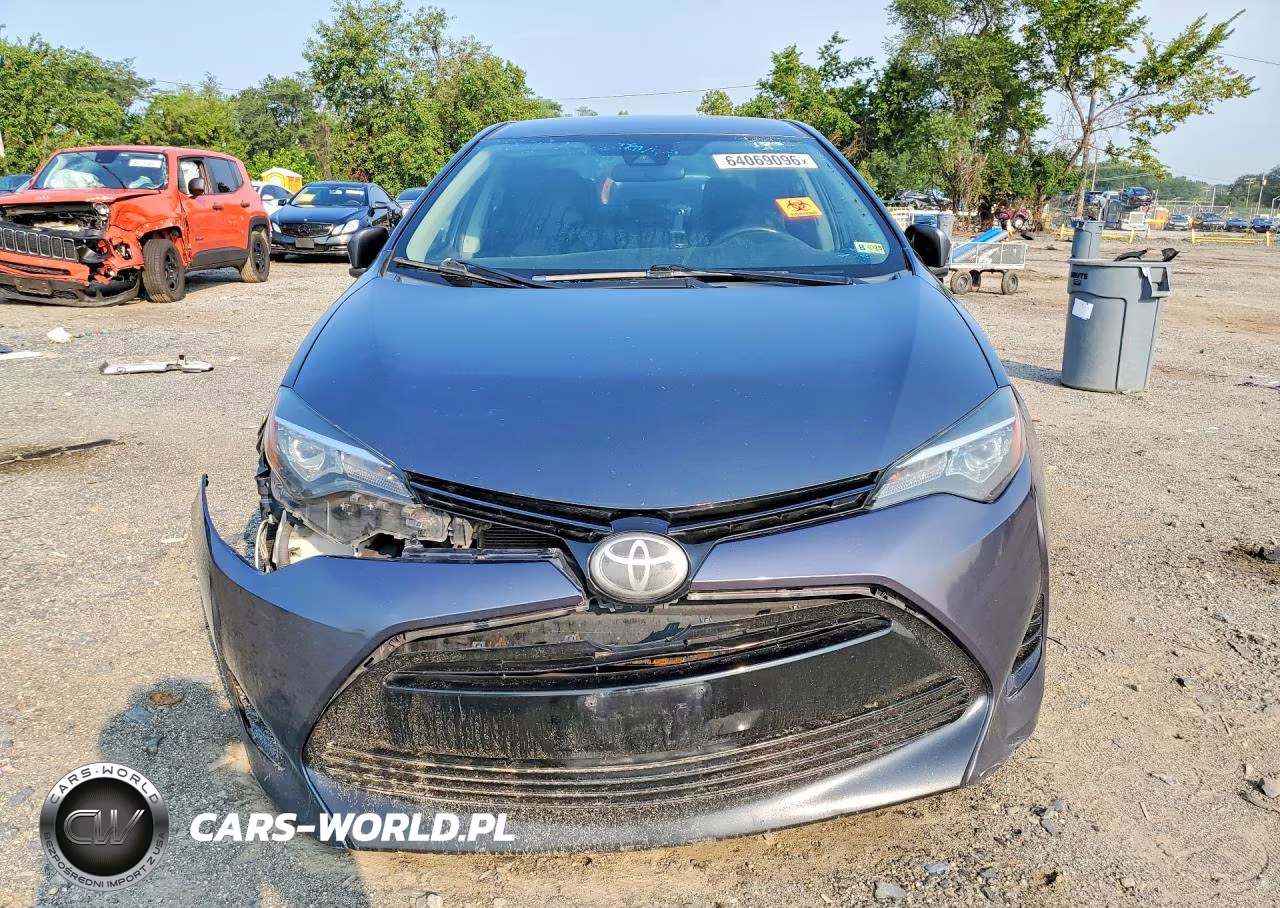 2018 Toyota Corolla Le VIN:2T1BURHE3JC067684 - 5