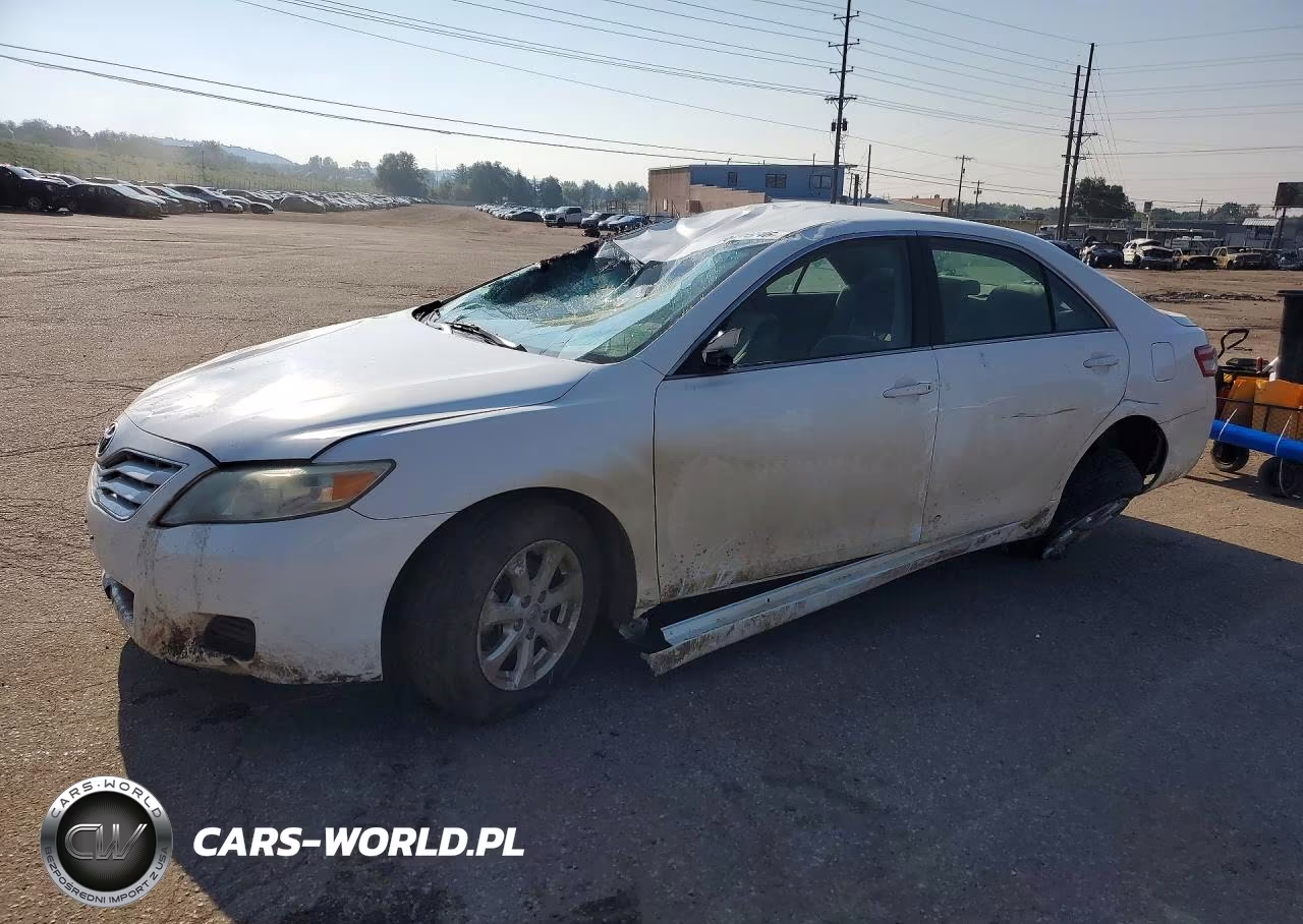 2010 Toyota Camry Le – zdjęcie 1 z 12