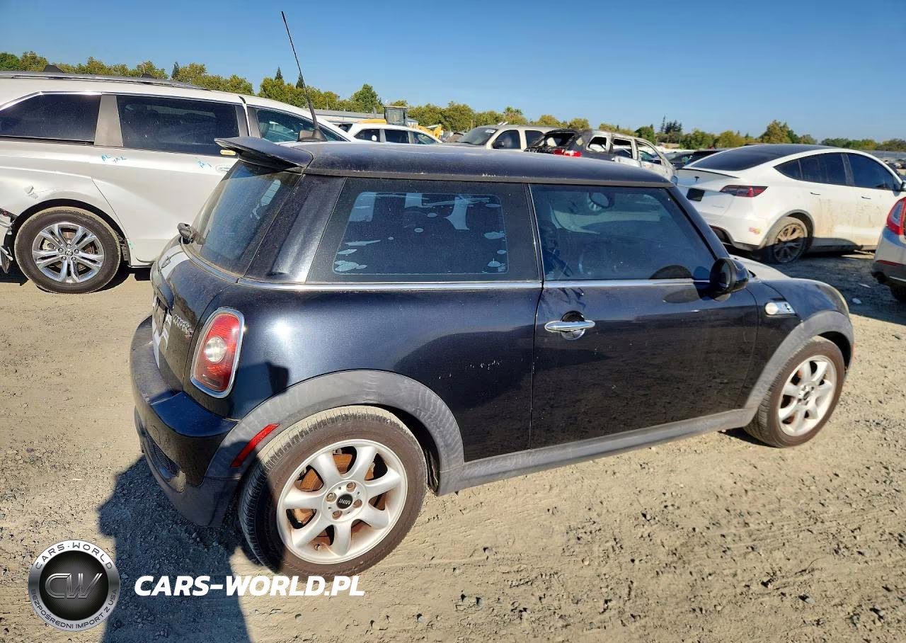 2008 Mini Cooper S VIN:WMWMF73548TV37820 - 3