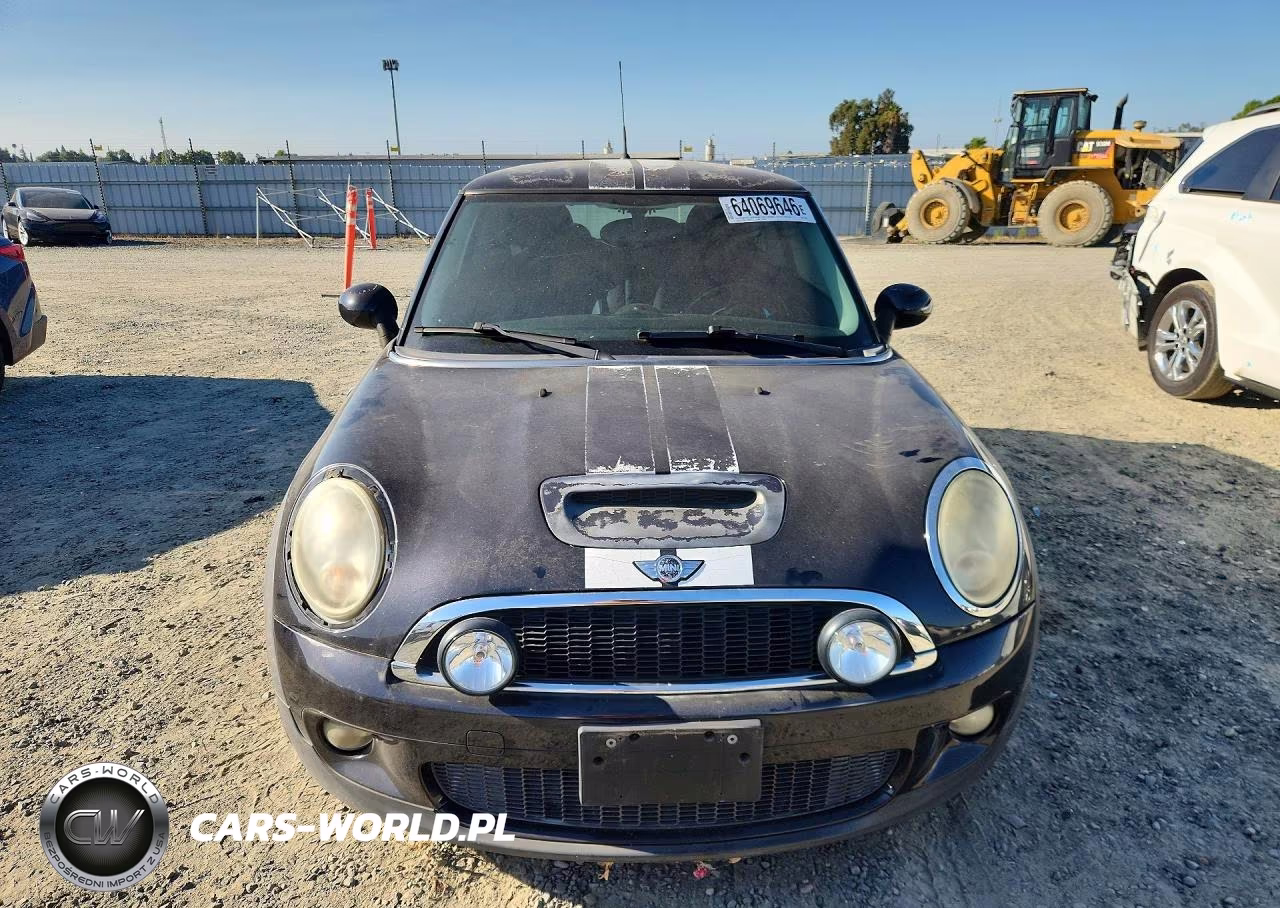 2008 Mini Cooper S VIN:WMWMF73548TV37820 - 5