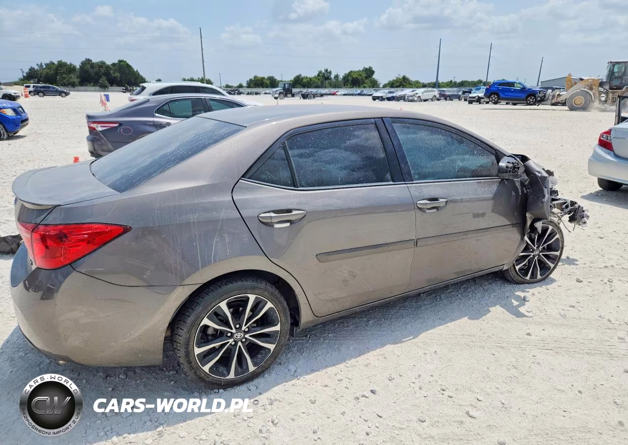 2018 Toyota Corolla Se VIN:5YFBURHE1JP756896 - 3