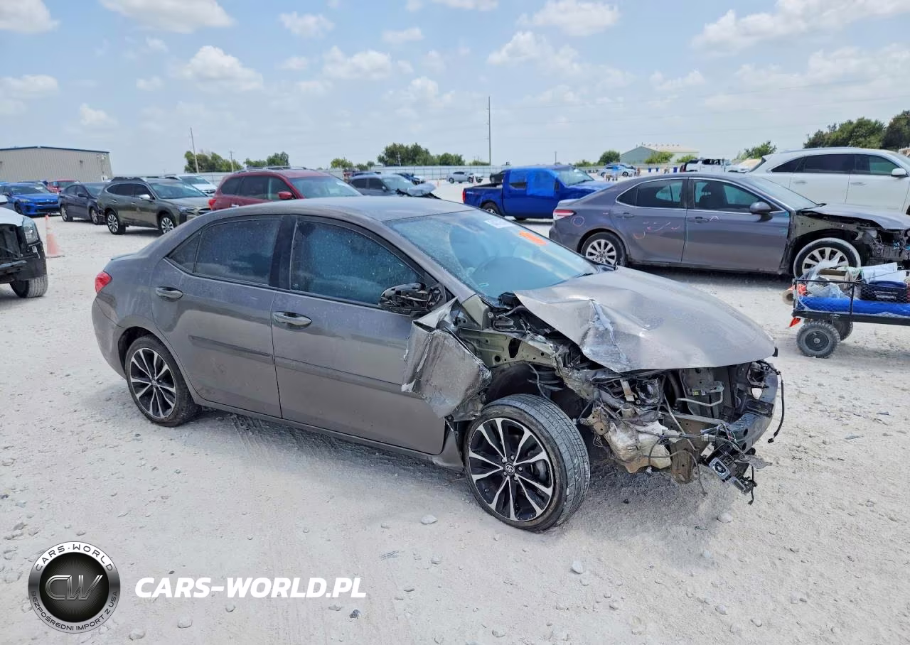 2018 Toyota Corolla Se VIN:5YFBURHE1JP756896 - 4