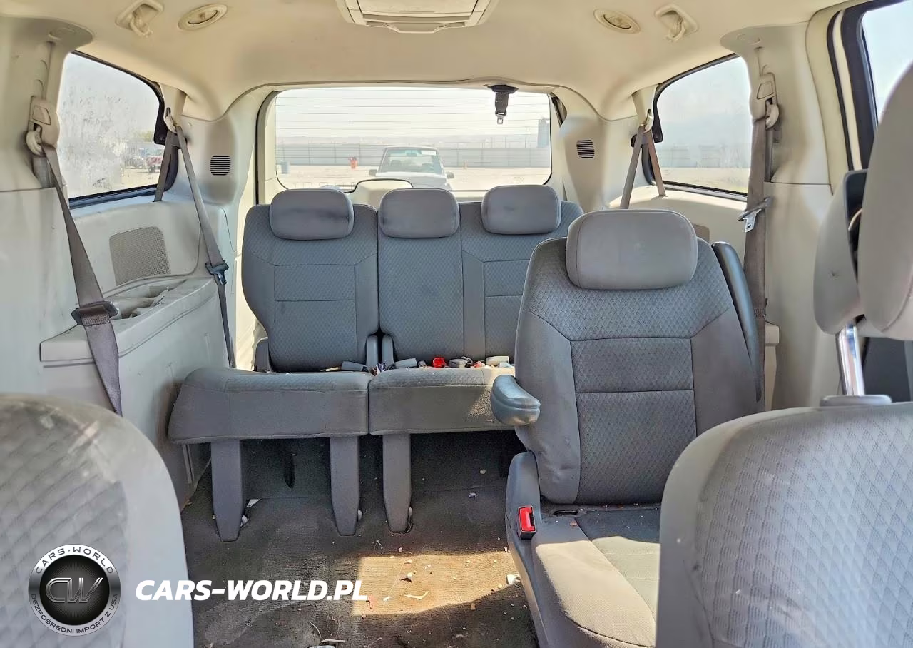 2010 Chrysler Town & Country Touring VIN:2A4RR5D18AR413248 - 10